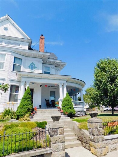 141 S Howard St, Tekoa, WA 99033 - photo 2