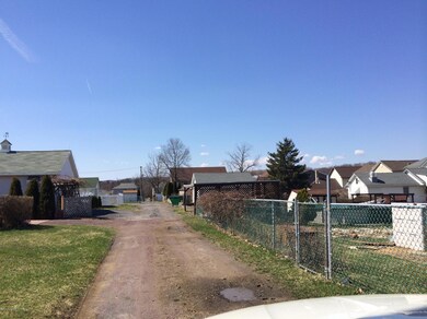 102 Smith St, Dupont, PA 18641 - photo 4