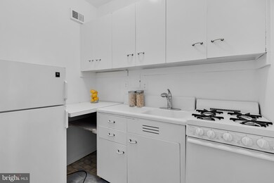 General Scott Apartments unit 609, Washington, DC 20036 - photo 5