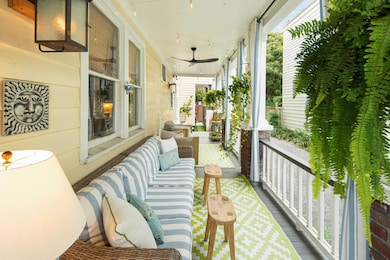 PIAZZA WITH GAS-LIKE LANTERNS