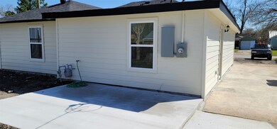 7663 Greenstone St, Houston, TX 77087 - photo 6