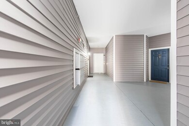 46608 Drysdale Terrace unit 100, Sterling, VA 20165 - photo 4