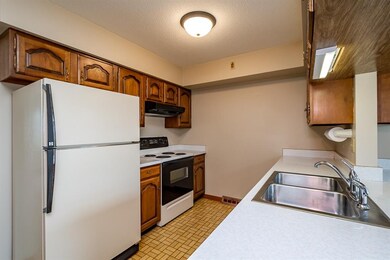 2124 Lauren Dr SW, Cedar Rapids, IA 52404 - photo 7