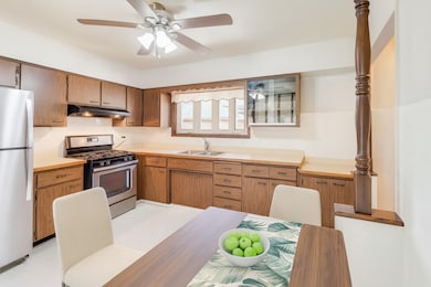 542 W Memory Ln, Addison, IL 60101 - photo 4