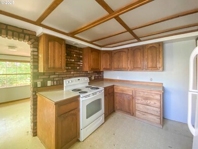 554 Cedar St, Sutherlin, OR 97479 - photo 6