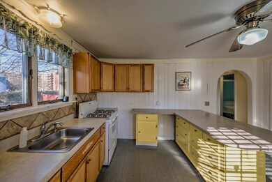 77 Locust St, Holyoke, MA 01040 - photo 6