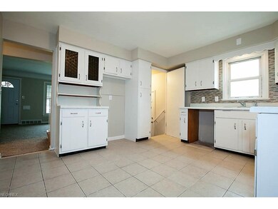 The kitchen features an eat-in area and has plenty
