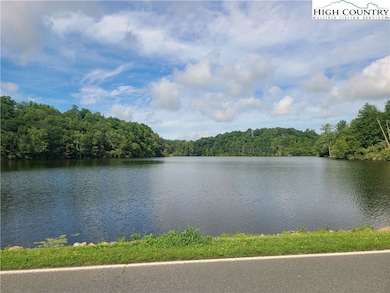 Beautiful community with a large lake and much mor