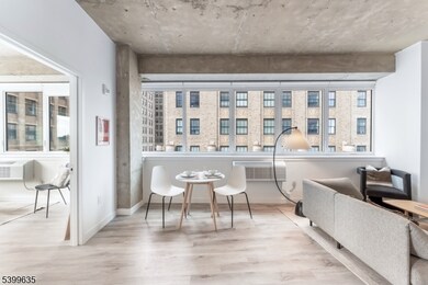 10 Commerce Ct unit 2D, Newark, NJ 07102 - photo 3