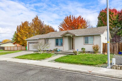 2885 Galaxy Way, Grants Pass, OR 97527 - photo 2