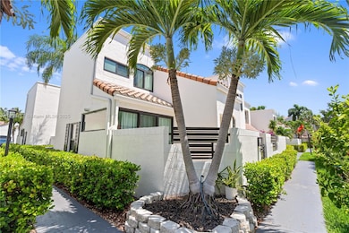 21200 Harbor Way unit 11811, Miami, FL 33180 - photo 6