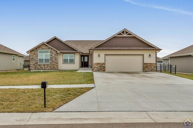 3331 SW 44th St, Topeka, KS 66610 - photo 2