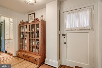 220 Stony Run Ln unit 2C, Baltimore, MD 21210 - photo 3