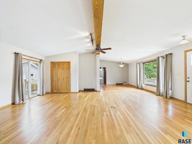 716 E 32nd St, Sioux Falls, SD 57105 - photo 4