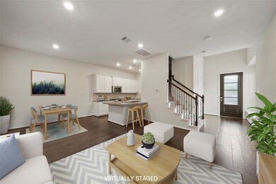 708 Ivory Manor Dr, Houston, TX 77018 - photo 2