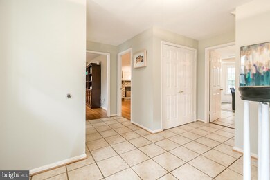 12215 Lake James Dr, Herndon, VA 20171 - photo 2