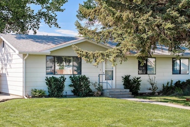 842 E Adams St, Powell, WY 82435 - photo 2