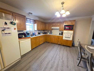 305 N Neches St, Whitney, TX 76692 - photo 3