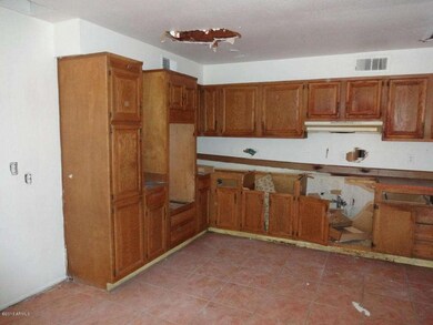 Kitchen 02