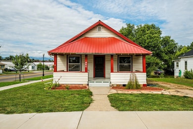 904 N Sheridan Ave, Sheridan, WY 82801 - photo 2