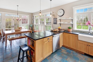 10 Crow Hollow Rd, Vineyard Haven, MA 02568 - photo 3