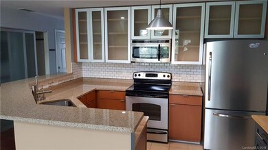 Amazing kitchen with stainless appliances, quartz 