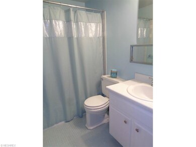 *ELEGANT UPSTAIRS BATHROOM*