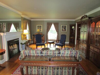 3157 SW Westover Rd, Topeka, KS 66604 - photo 2