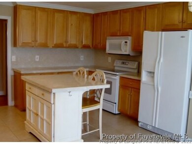 306 Thomas Dr, Fayetteville, NC 28304 - photo 3