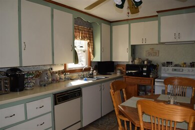 28 Dodge St, Rochester, NH 03867 - photo 4