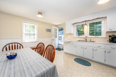 51 PRINCETON CIRCLE KITCHEN 2