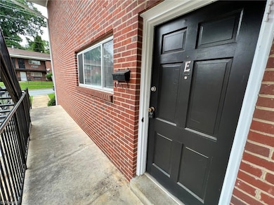 1610 W Northwest Blvd unit E, Winston Salem, NC 27104 - photo 2