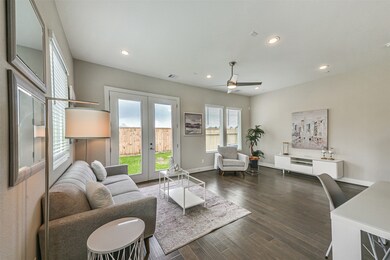 5528 Rosslyn Rd, Houston, TX 77091 - photo 3