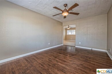 202 Hardeman St, Copperas Cove, TX 76522 - photo 2