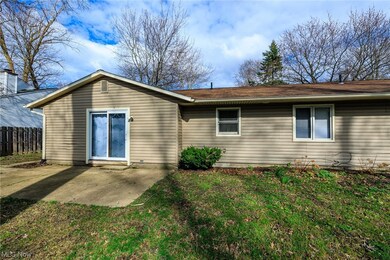 870 Robinwood Ave, Sheffield Lake, OH 44054 - photo 4