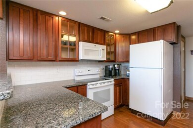 250 Creekside Way unit C-101, Burnsville, NC 28714 - photo 6