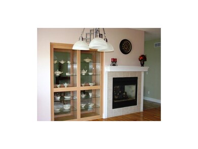 Gorgeous Built In Cabinet can Showcase Any Treasur