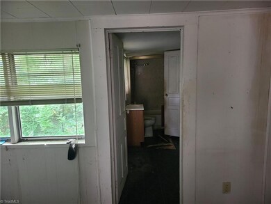 633 Oliver St, Ramseur, NC 27316 - photo 4