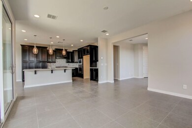 004_Family Room
