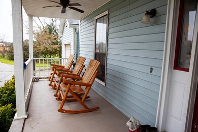 ROCKING CHAIR FRONT PORCH