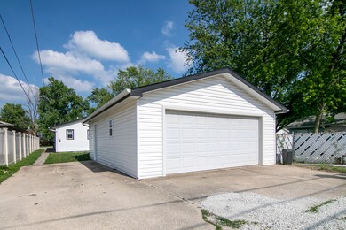 289 N Jackson Ave, Bradley, IL 60915 - photo 4