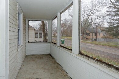 713 Spring St-103