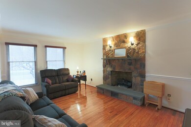 821 Rustic Ln, Lothian, MD 20711 - photo 6