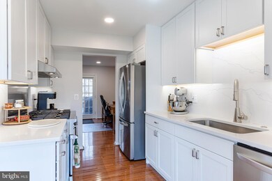 13418 Whaley Ct, Herndon, VA 20171 - photo 6