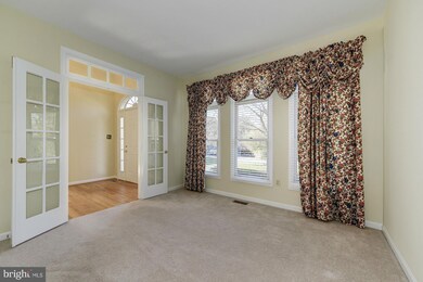 8511 Silverview Dr, Lorton, VA 22079 - photo 4