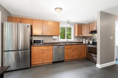 8 Lincoln Dr unit A, Hooksett, NH 03106 - photo 3