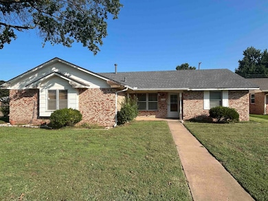 3301 Cogdal Dr, Enid, OK 73703 - photo 3