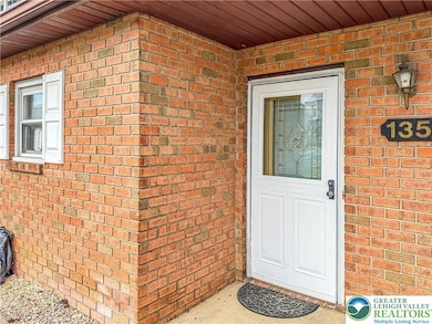 135 High Point Ln, Easton, PA 18042 - photo 2