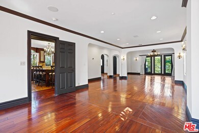 309 N Doheny Dr, Beverly Hills, CA 90211 - photo 5