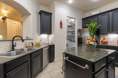 Kitchen with a kitchen island, stainless steel app